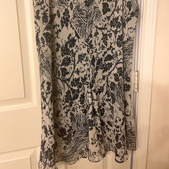 Lightweight lined skirt in navy and off white - Picture 5 of 5